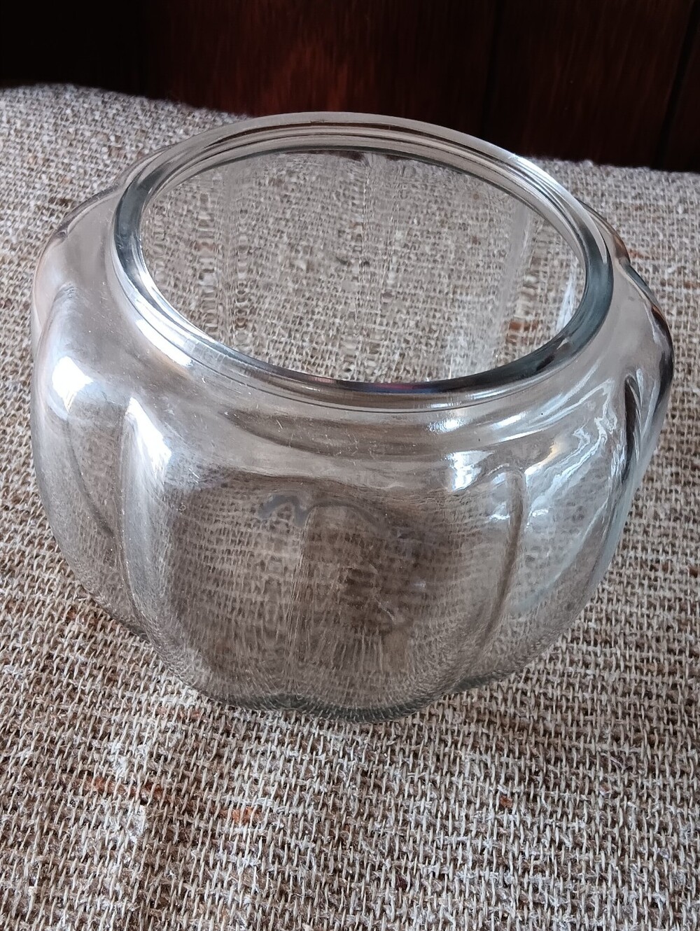 VINTAGE UNIQUE DECORATIVE CLEAR GLASS CENTERPIECE.